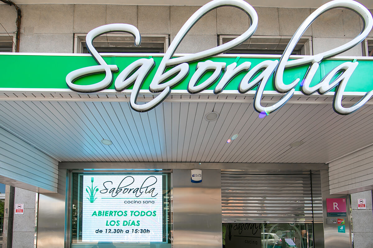 Pantalla LED de escaparate p6 Full Color en Saboralia