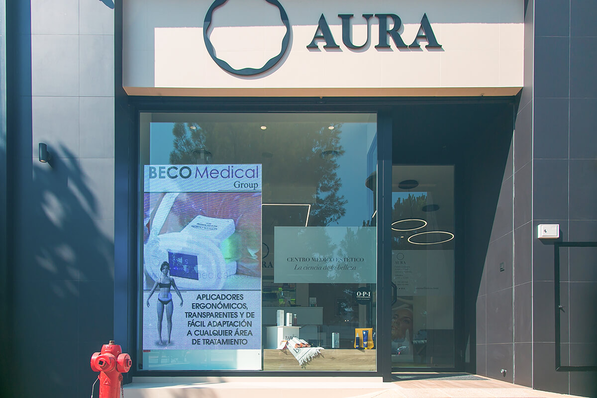 Doble preciario LED de 30cm y pantalla Full Color p6 en Gasolinera Formentera