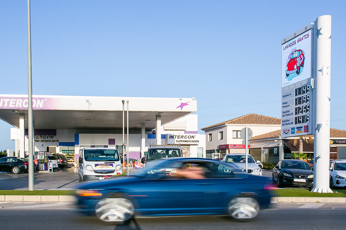 Tótem completo de combustible en Estación de Servicio Intercon