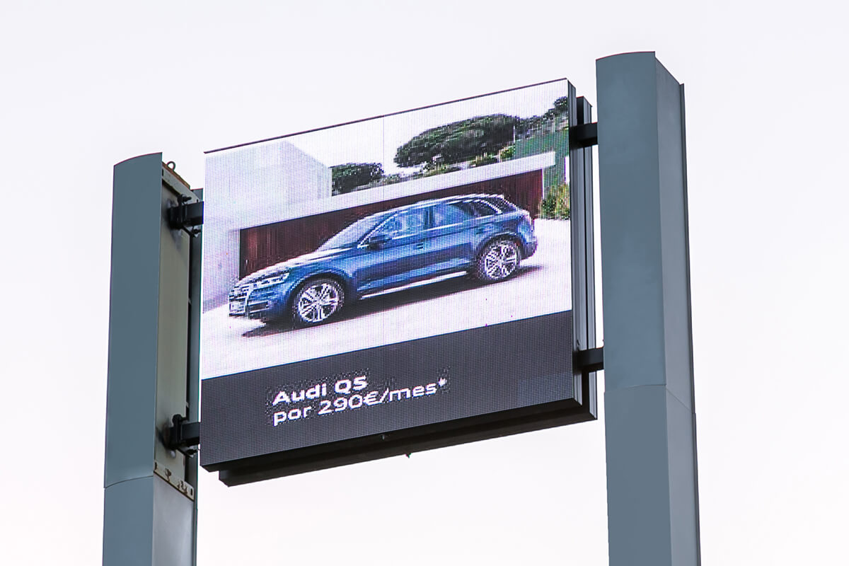 Doble preciario LED de 30cm y pantalla Full Color p6 en Gasolinera Formentera