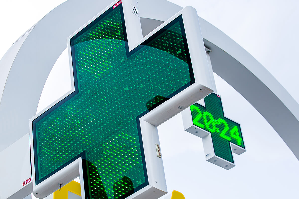 Doble preciario LED de 30cm y pantalla Full Color p6 en Gasolinera Formentera