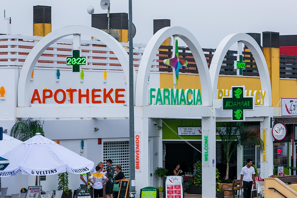 Doble preciario LED de 30cm y pantalla Full Color p6 en Gasolinera Formentera