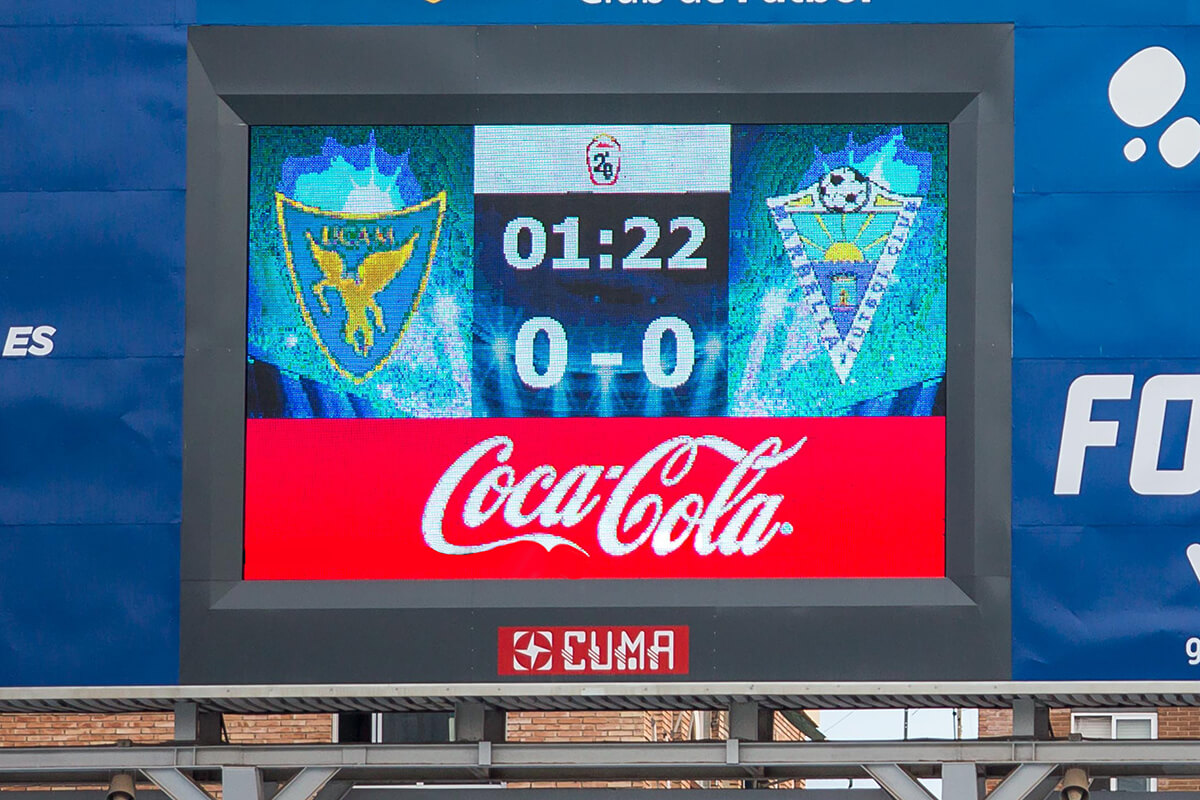 Doble preciario LED de 30cm y pantalla Full Color p6 en Gasolinera Formentera