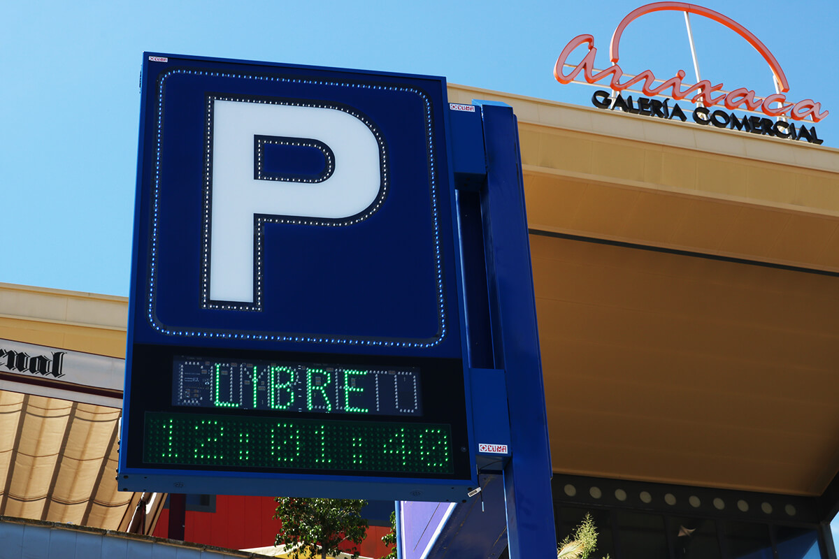 Doble preciario LED de 30cm y pantalla Full Color p6 en Gasolinera Formentera