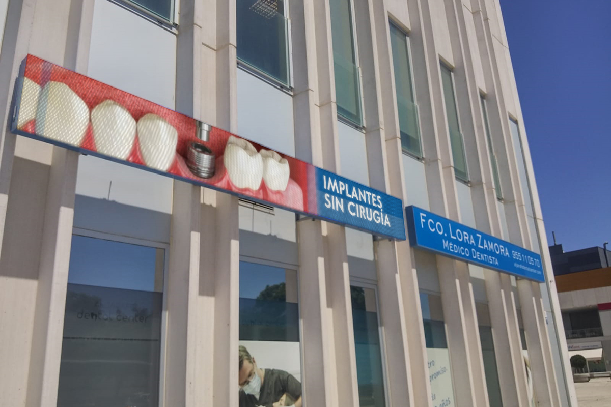 Marquesina LED Full Color en Clínica Aljarafe Dental Center