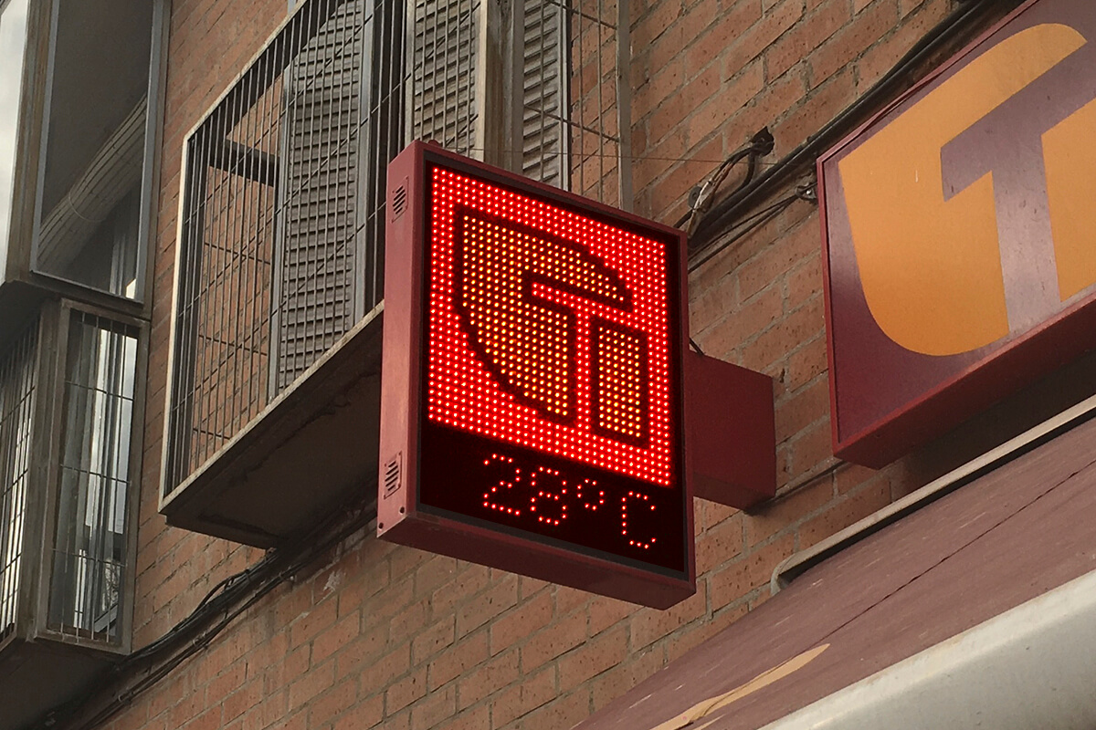 Banderola Full LED Habana en la Expendeduría nº82 de La Latina