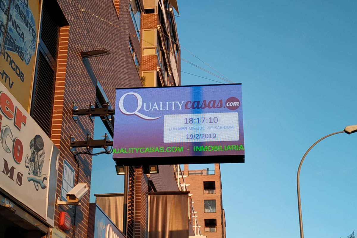Banderola LED Outdoor p6 en inmobiliaria Quality Casas